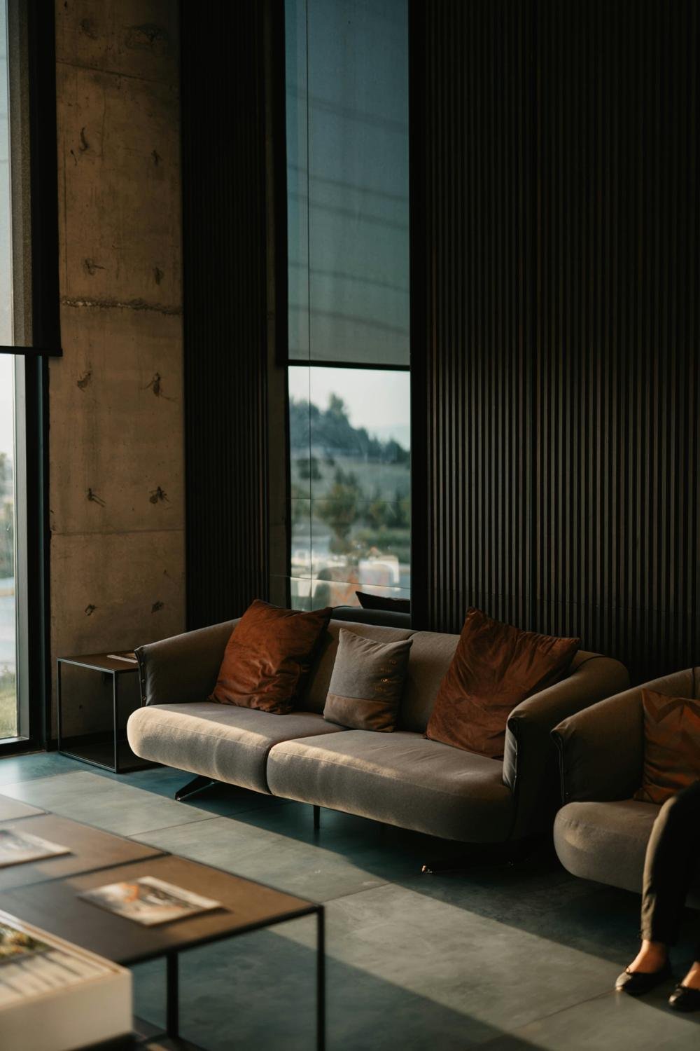 Lounge with a fluted dark wall and rust cushions
